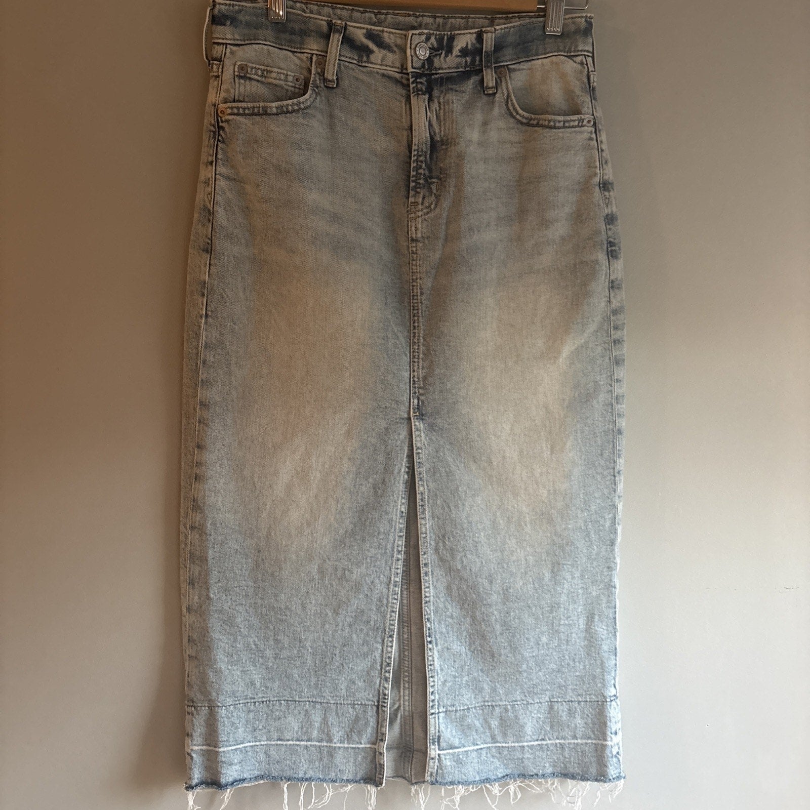 Gap Denim Jean Midi Skirt Frayed Hem Sz 4/27” Light Wash