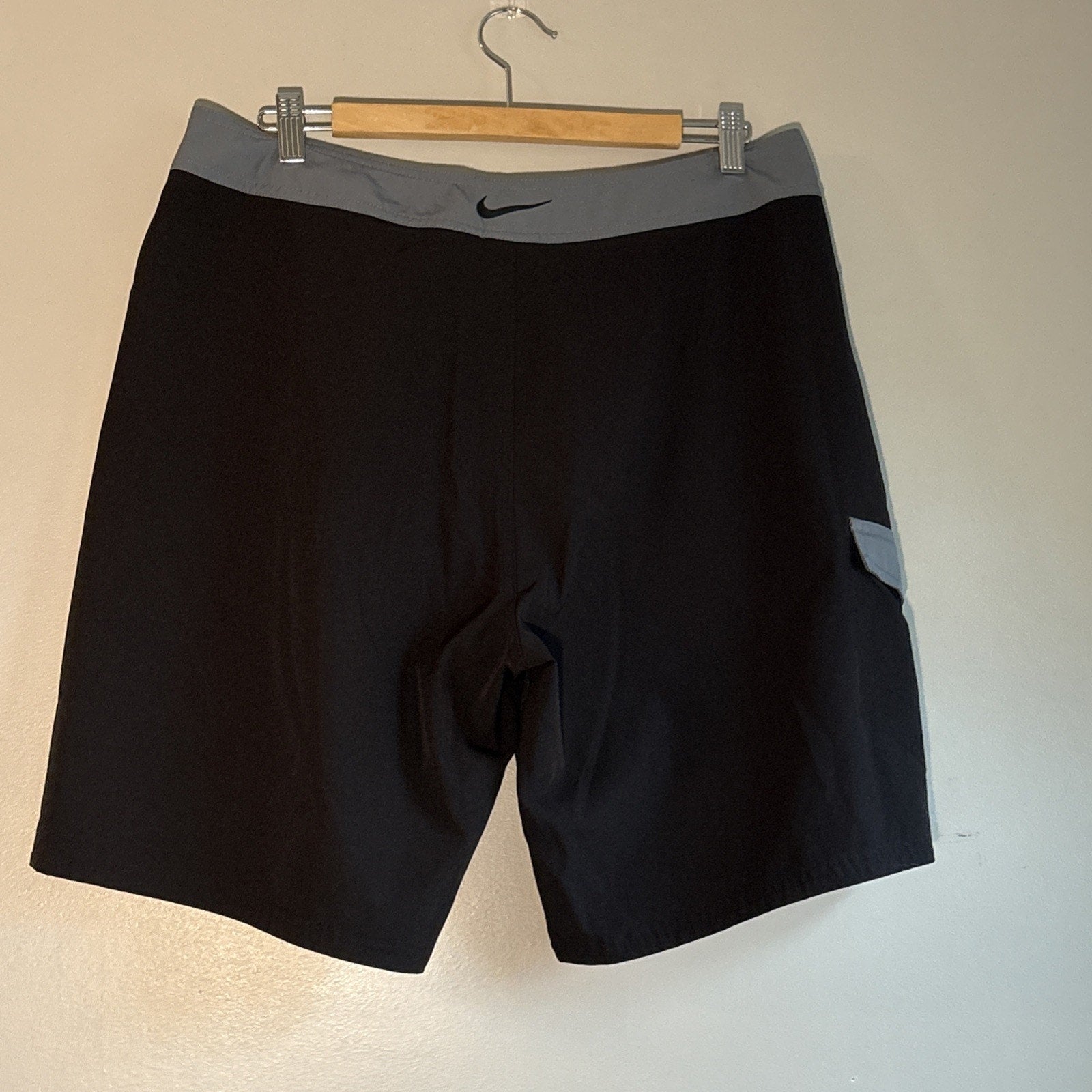 NIKE Shorts Mens 34 Black Gray Boardshorts Swimming Trunks Cargo Pocket
