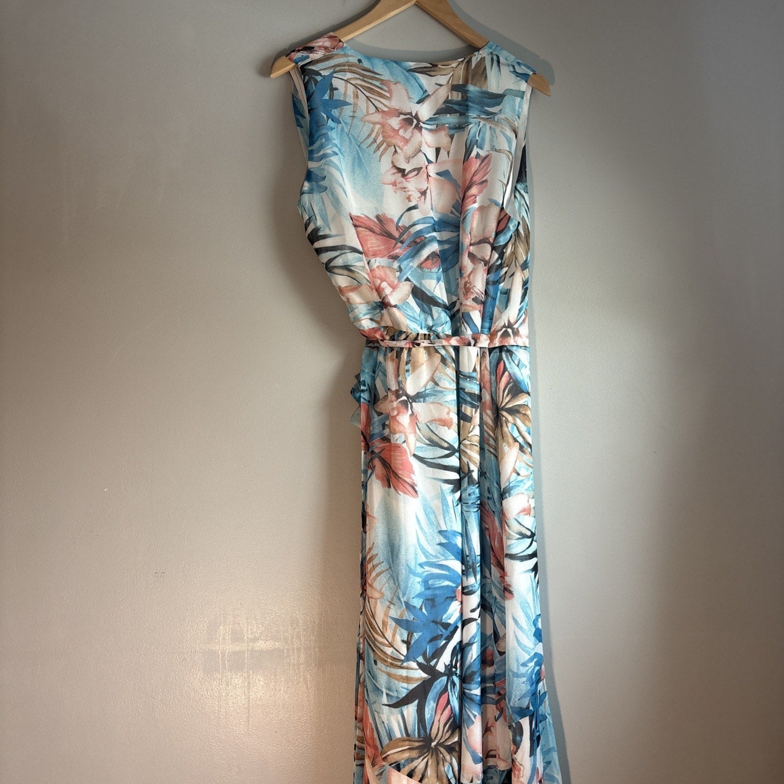 NWT White House Black Market Tropical Floral chiffon Tie Wrap Dress SZ 12