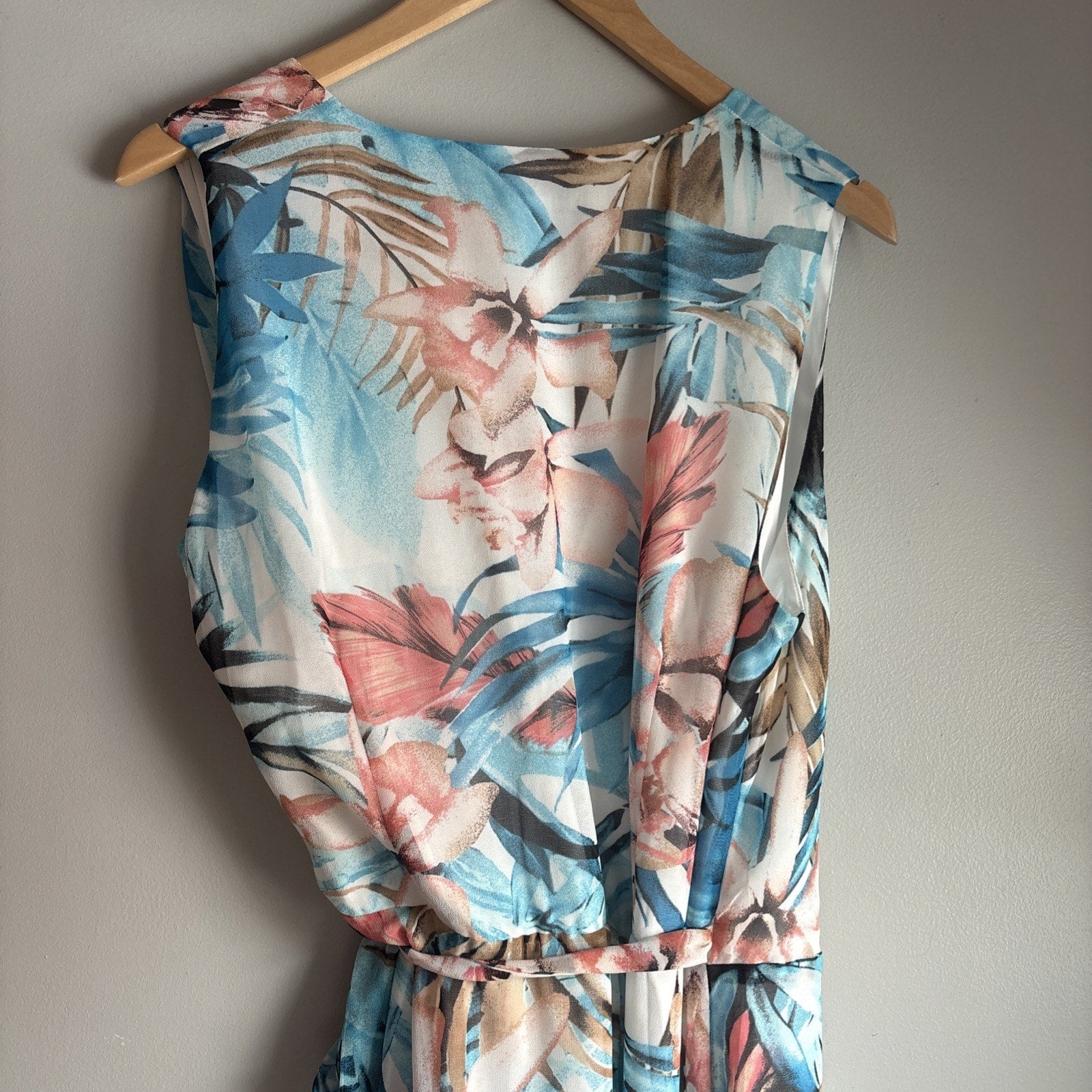 NWT White House Black Market Tropical Floral chiffon Tie Wrap Dress SZ 12
