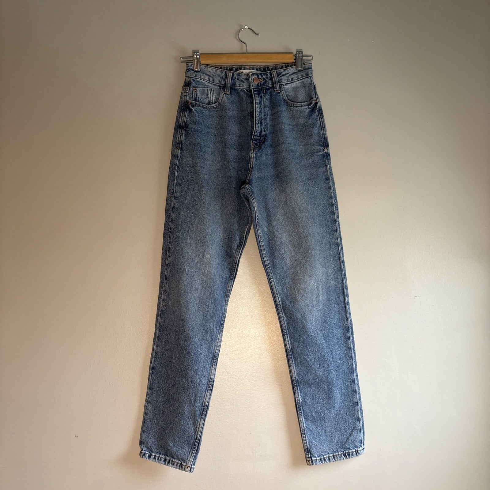 ZARA WOMAN BLUE DENIM ANKLE JEANS MOM FIT HIGH RISE Size 4 WAIST 26 INSEAM 28