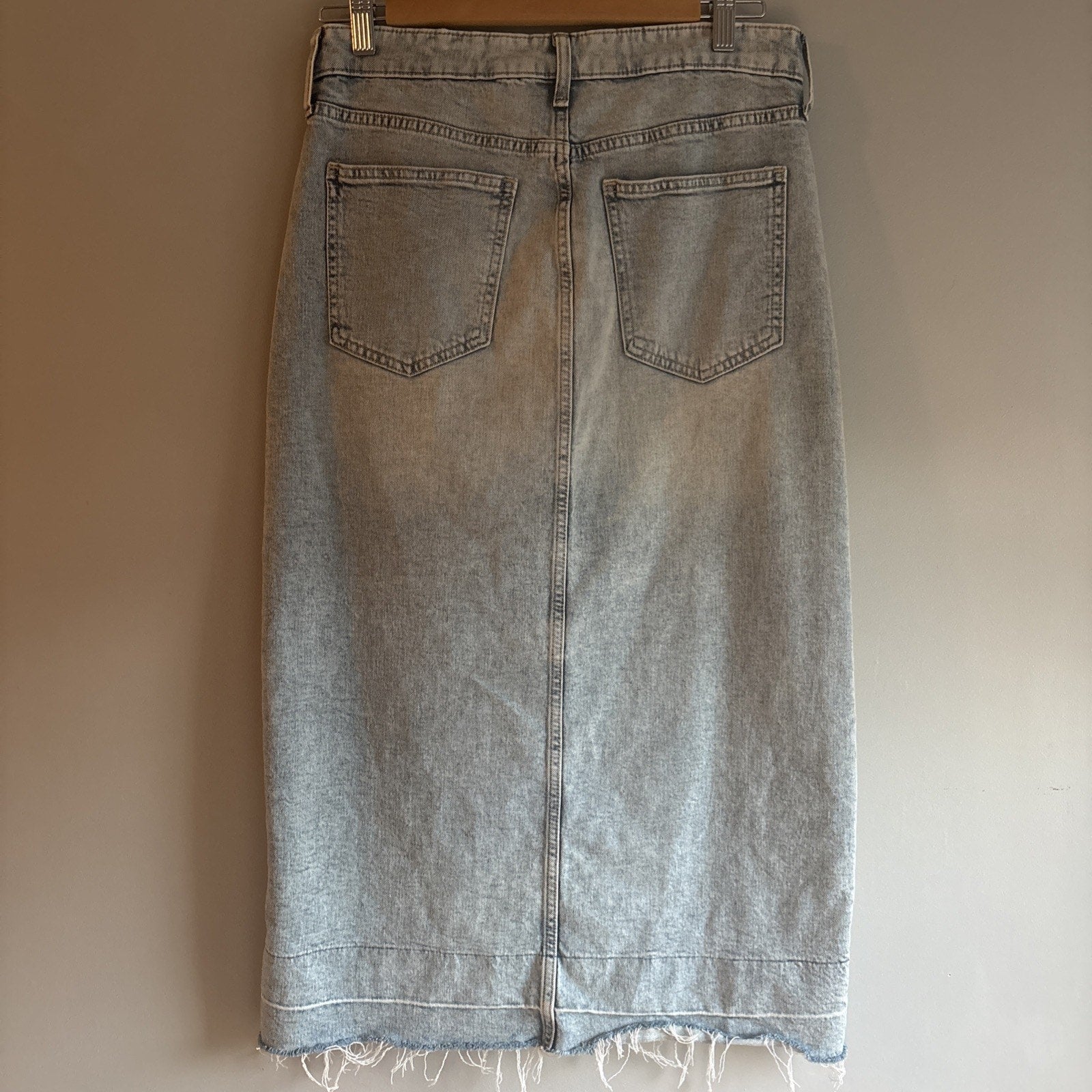 Gap Denim Jean Midi Skirt Frayed Hem Sz 4/27” Light Wash