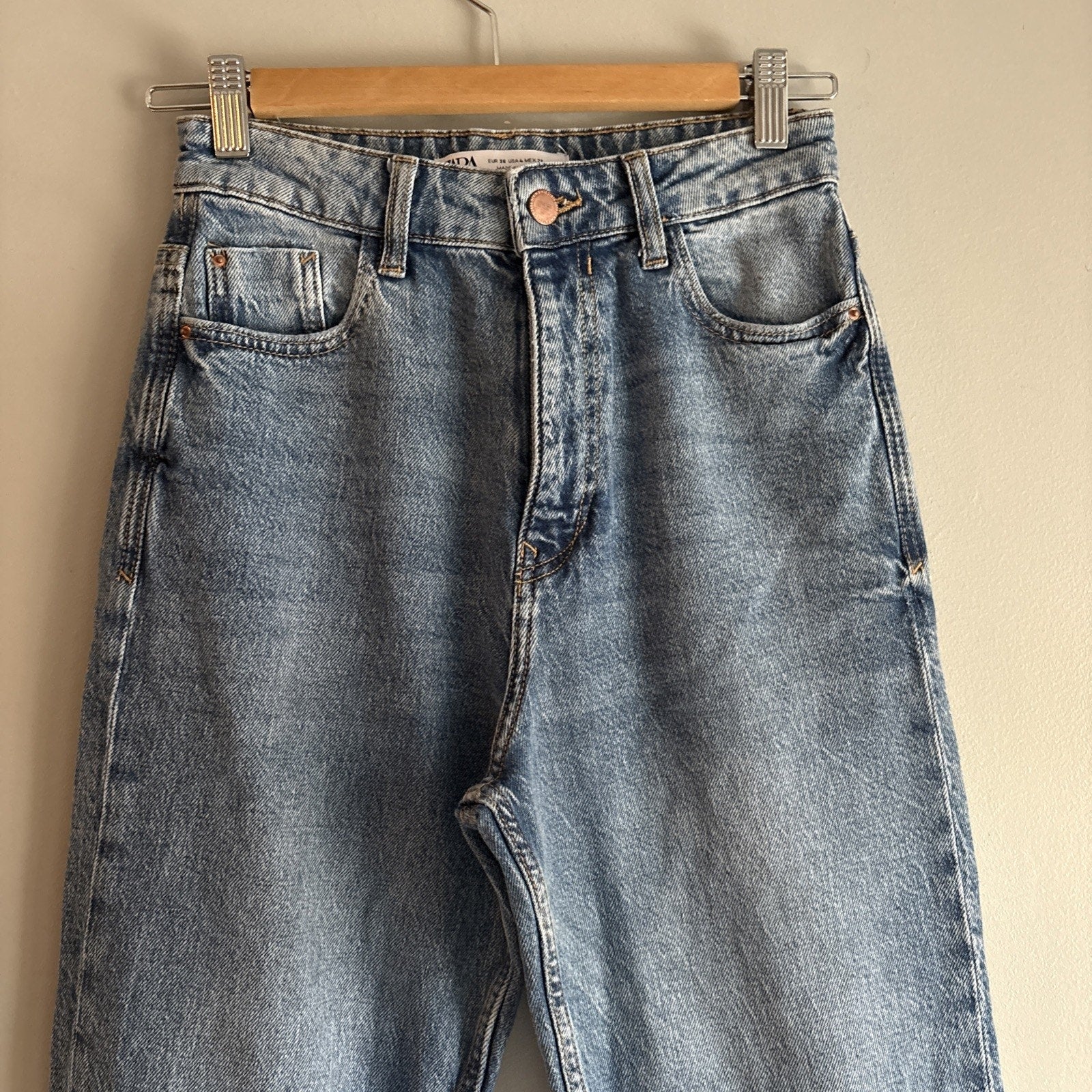 ZARA WOMAN BLUE DENIM ANKLE JEANS MOM FIT HIGH RISE Size 4 WAIST 26 INSEAM 28