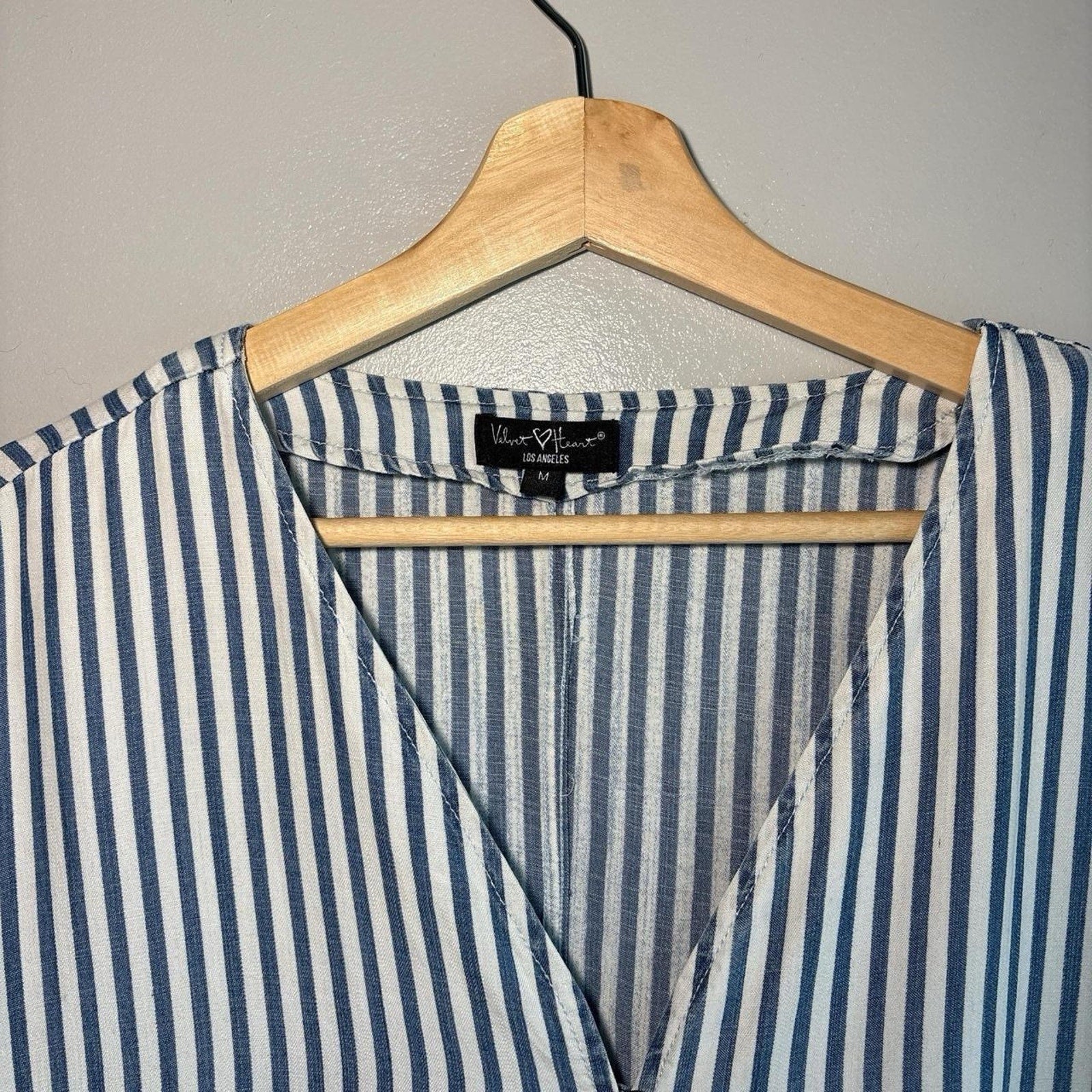Women’s Blouse Brand Velvet Heart Linen Style Striped Tie Front Size Medium