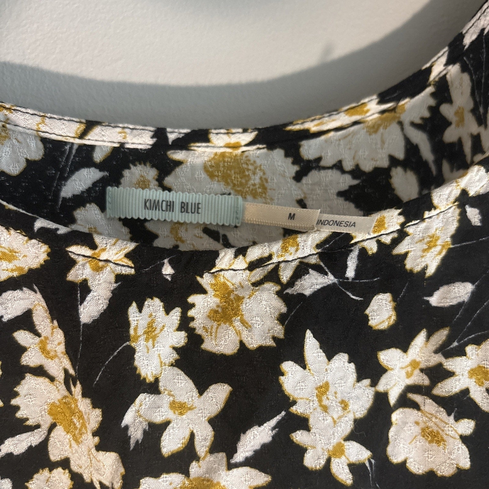 Kimchi Blue by Urban Outfitters Black Yellow Floral Crop Top Size Medium