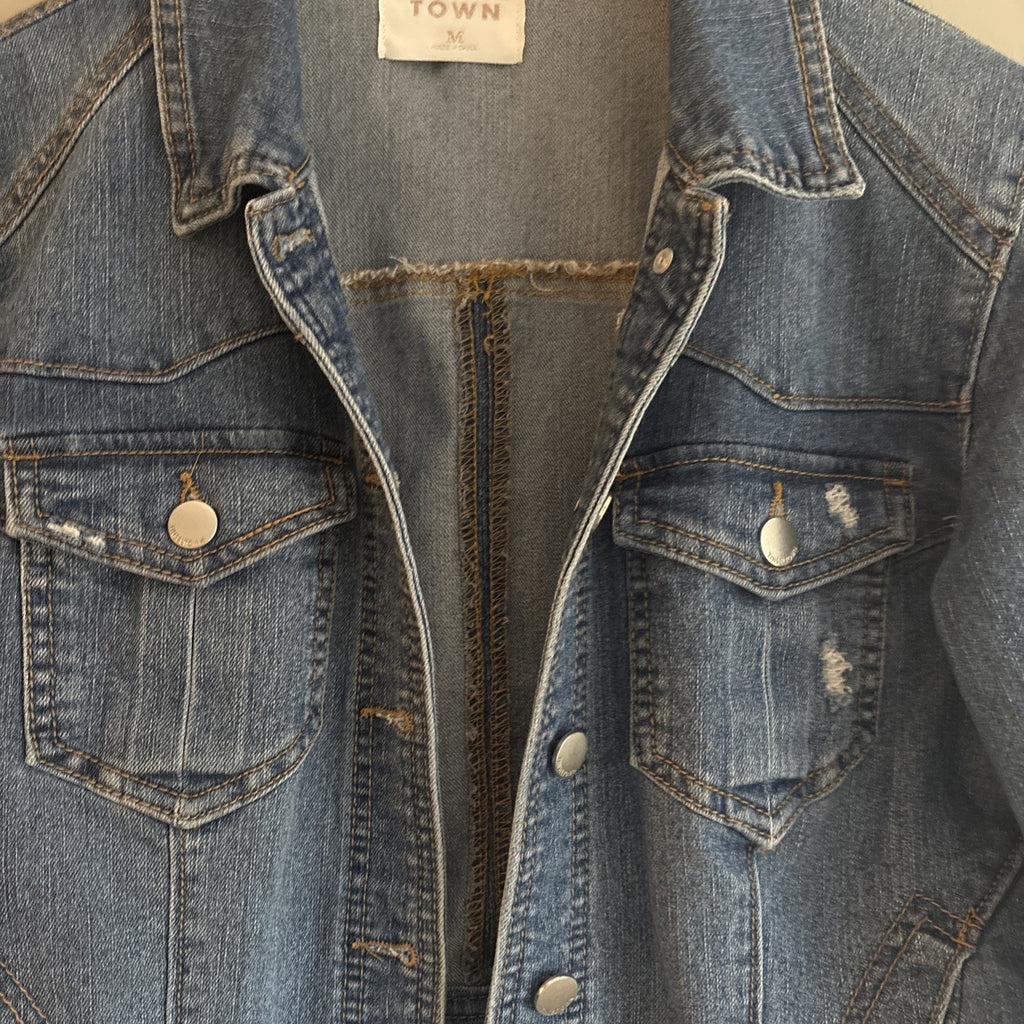 TINSEL TOWN Women's Distressed Western Denim Blue Jean Jacket M