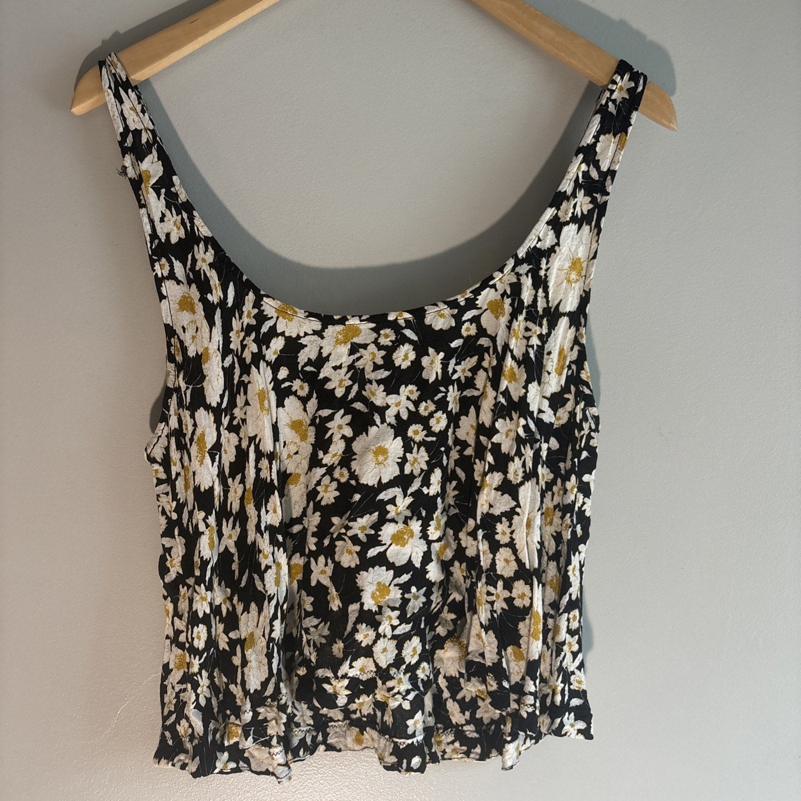 Kimchi Blue by Urban Outfitters Black Yellow Floral Crop Top Size Medium