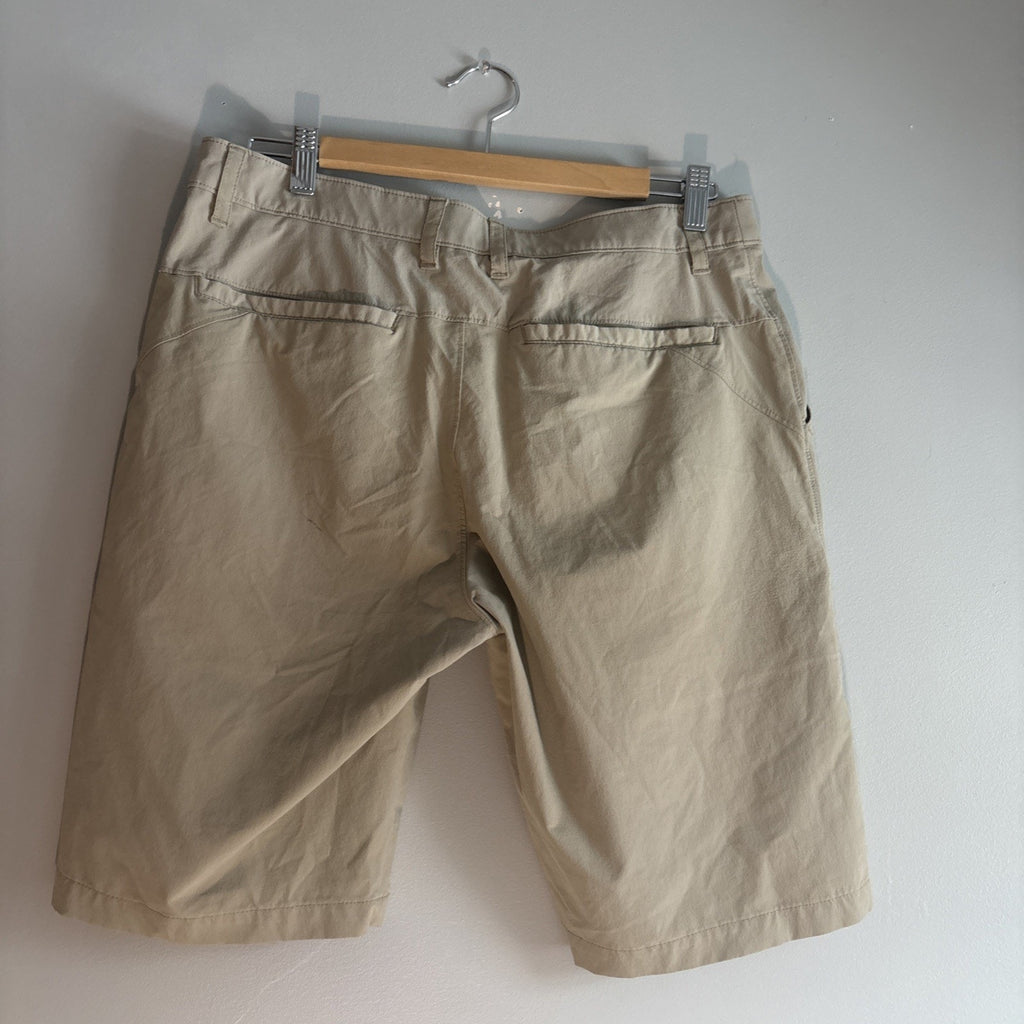 Oakley Mens Shorts Size 32 Beige/Khaki zipper, Button, Pockets 10” inseam