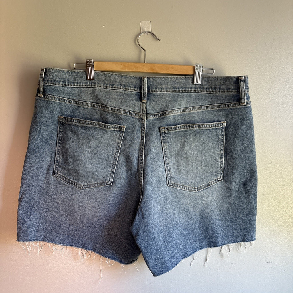 GAP 5” girlfriend short mid rise Shorts Sz 16R/33