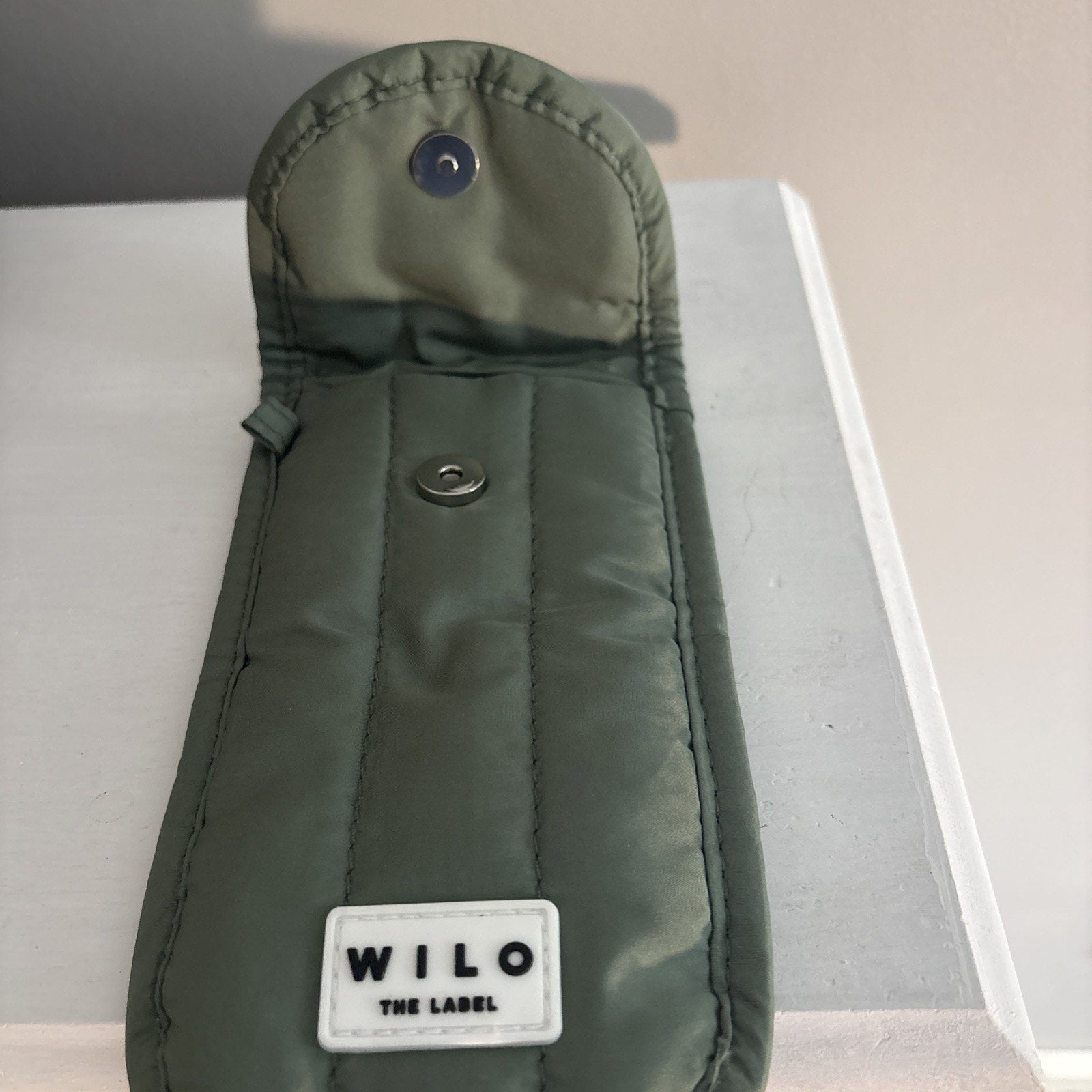 WILO THE LABEL Women’s Beige Puffer Pouch Bag With Handle & Sunglasses Pouch!