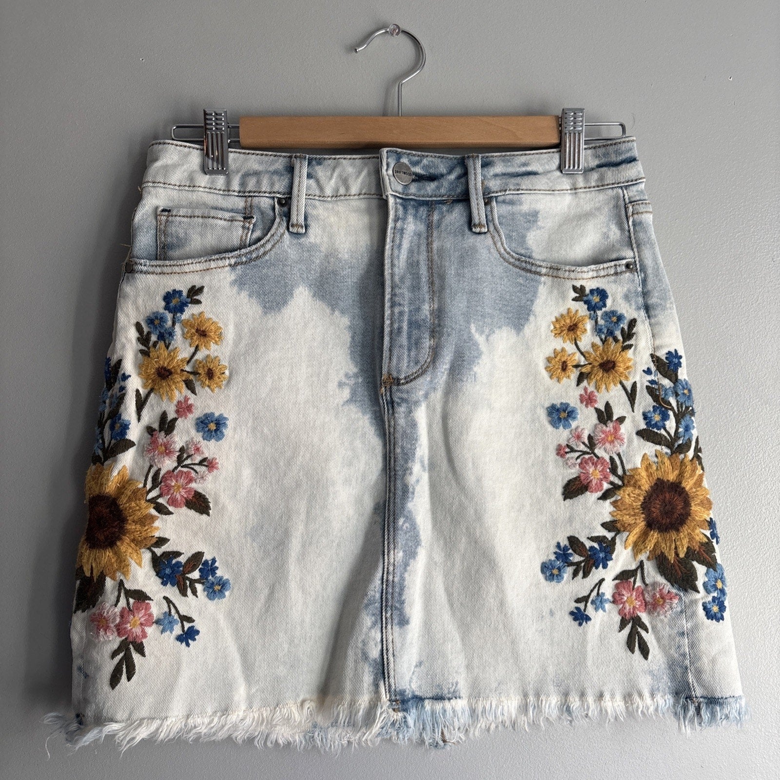 Driftwood Ruby Blue Denim Embroidered mini skirt sz 27 Free People Anthroplogie