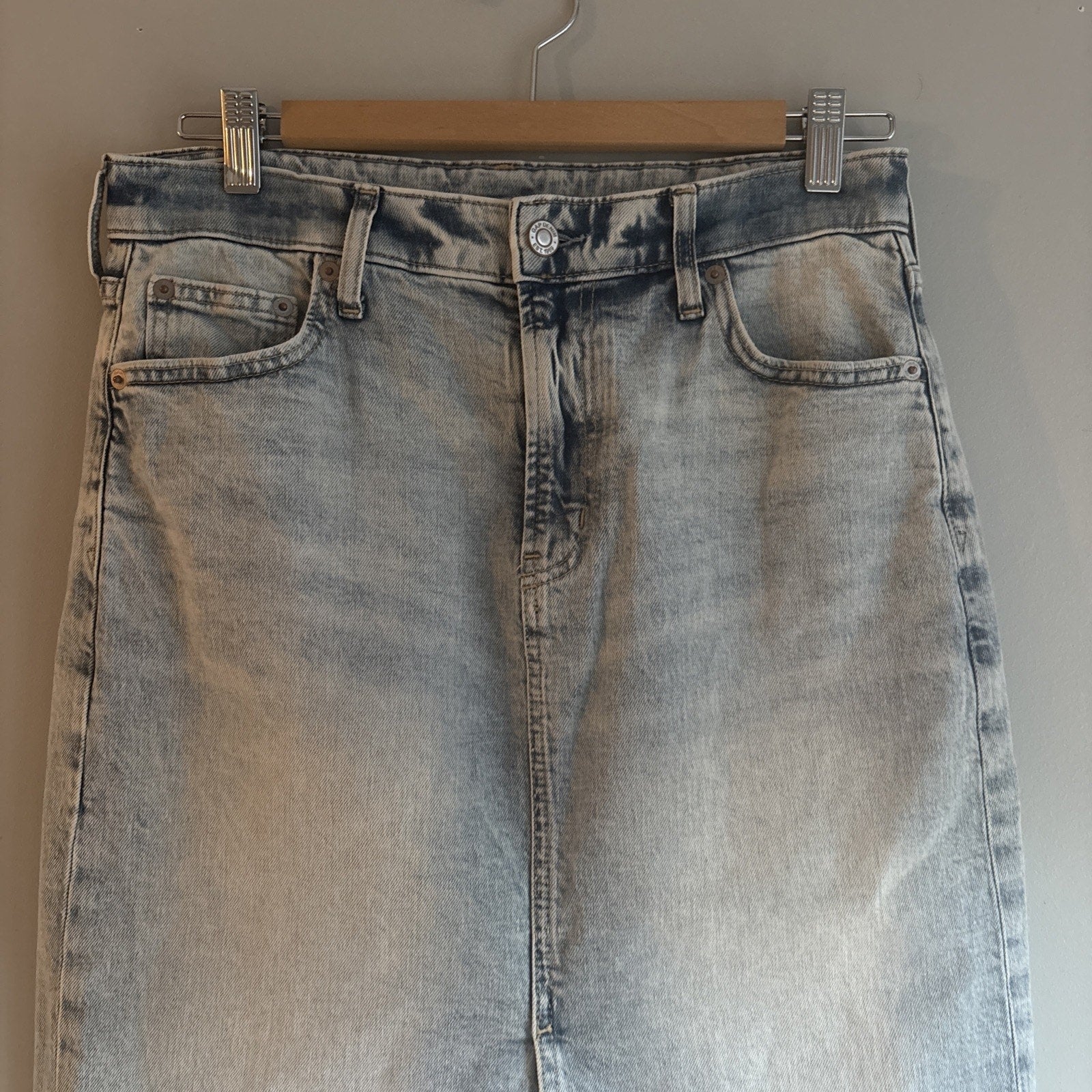 Gap Denim Jean Midi Skirt Frayed Hem Sz 4/27” Light Wash
