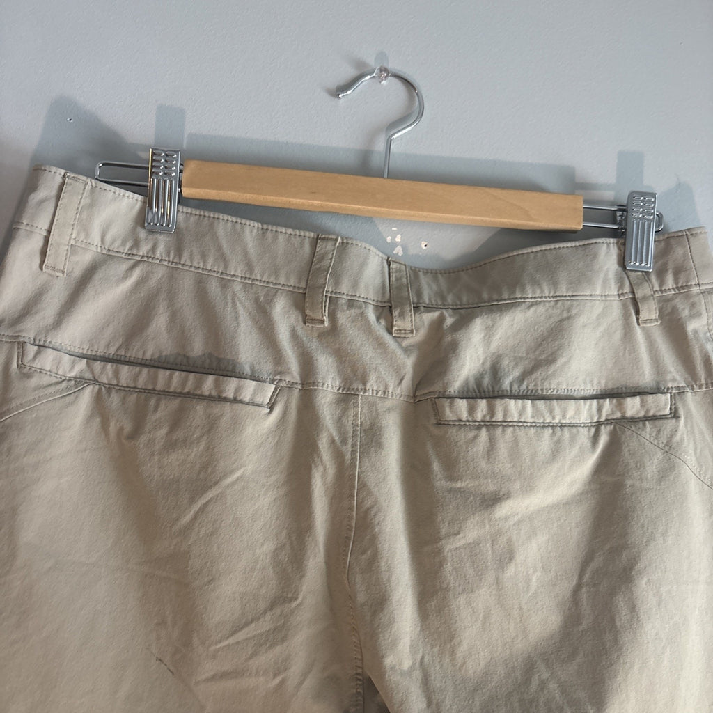 Oakley Mens Shorts Size 32 Beige/Khaki zipper, Button, Pockets 10” inseam