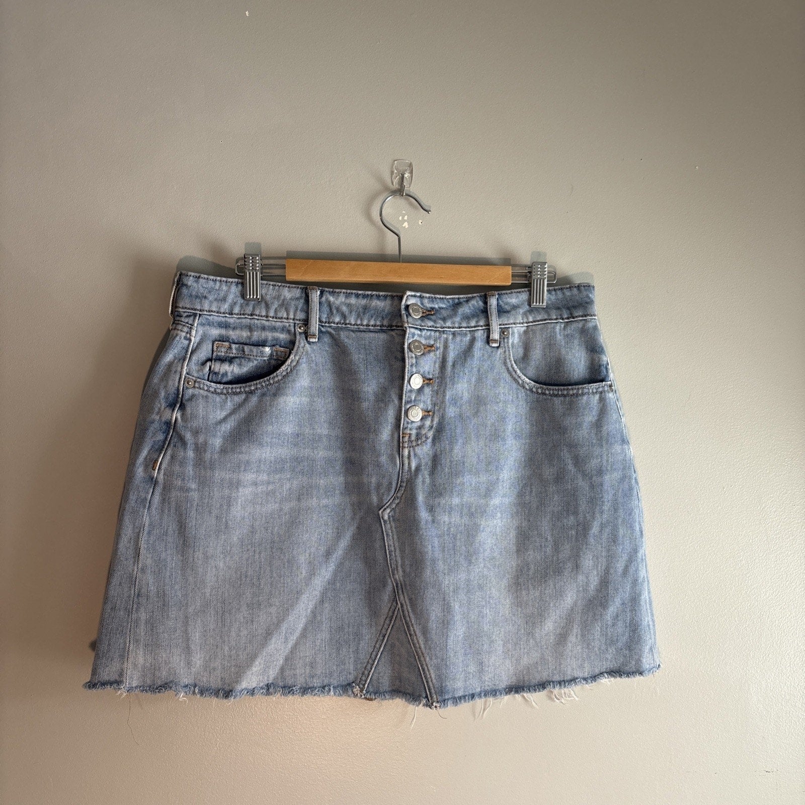 Old Navy Women’s Size 14 Denim Jean Skirt Cut Off Button Fly
