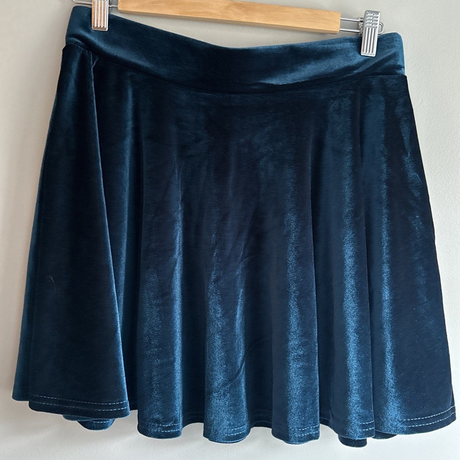 NEW Urban Coco velour velvet midnight blue ￼Skirt Size L