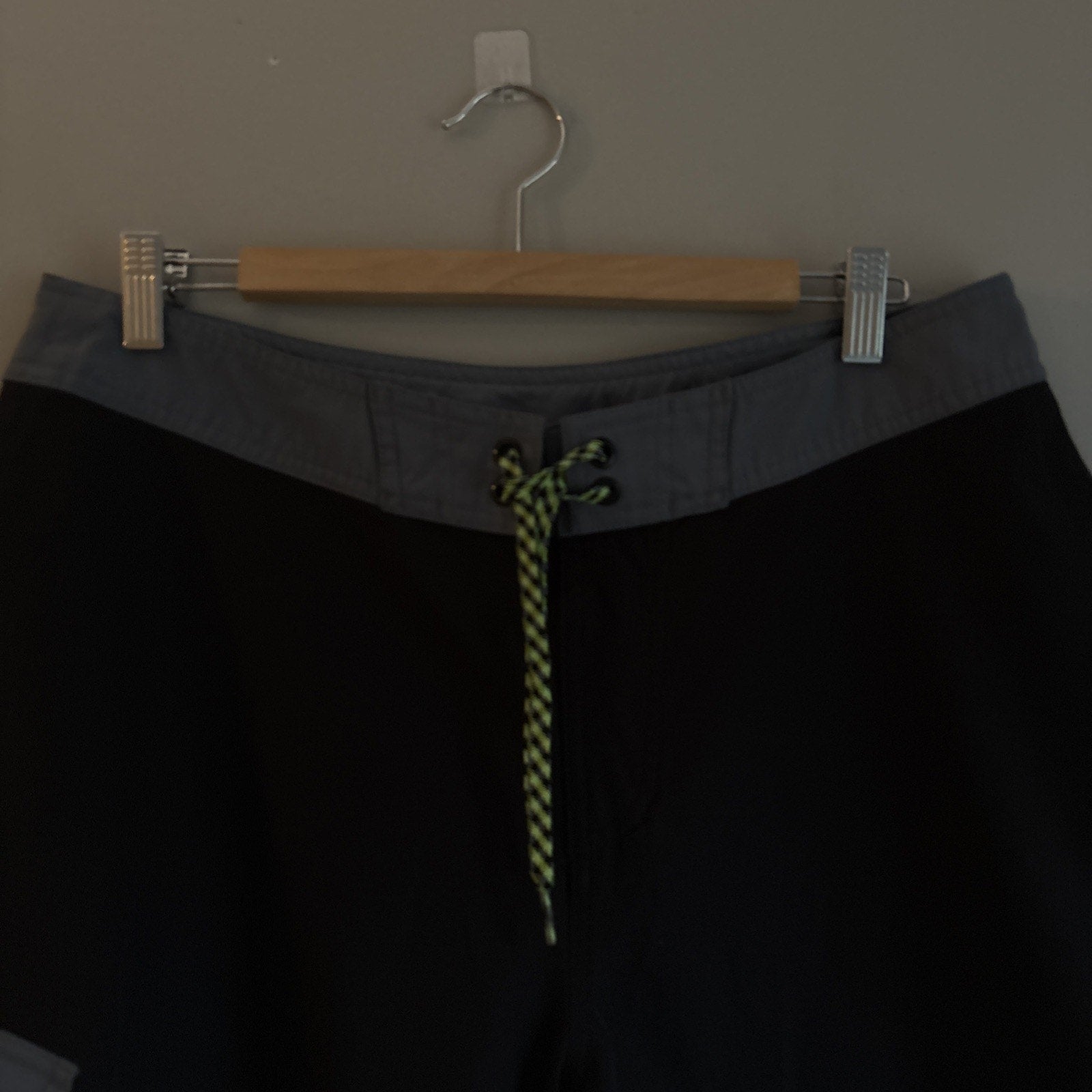 NIKE Shorts Mens 34 Black Gray Boardshorts Swimming Trunks Cargo Pocket