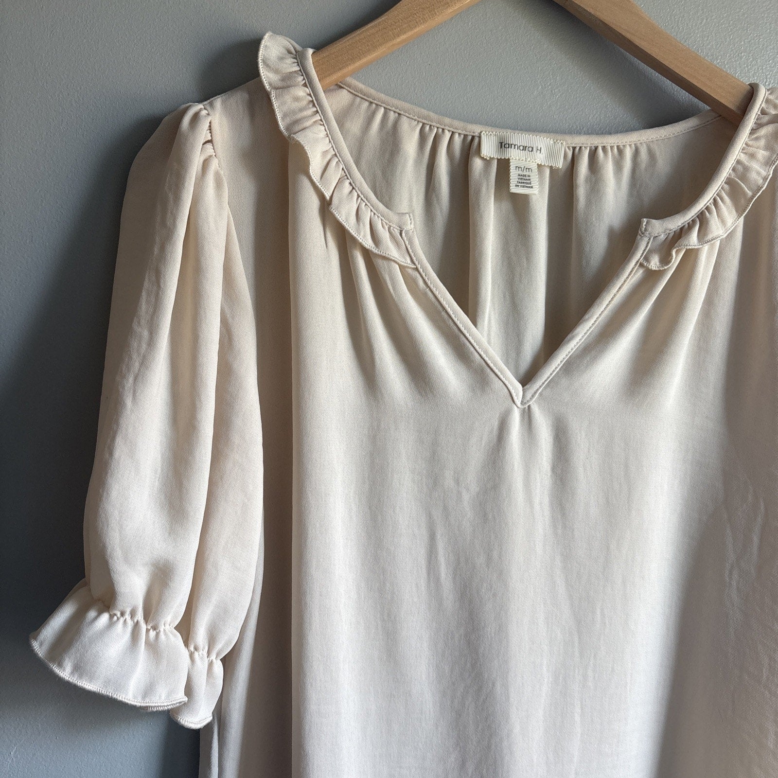 Tamara H. Womens V-neck ivory cream Ruffle Blouse Pink Size M